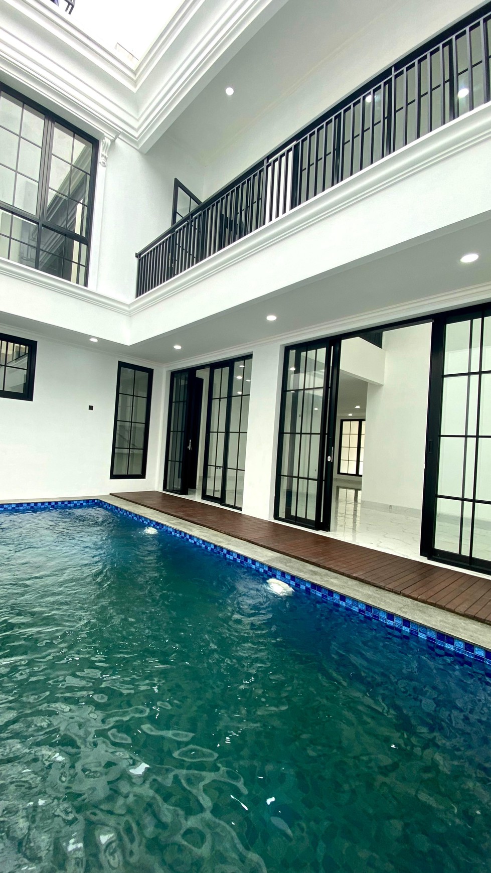 Rumah Minimalis Siap Huni di Bintaro Sektor 3 - Gaya American Classic