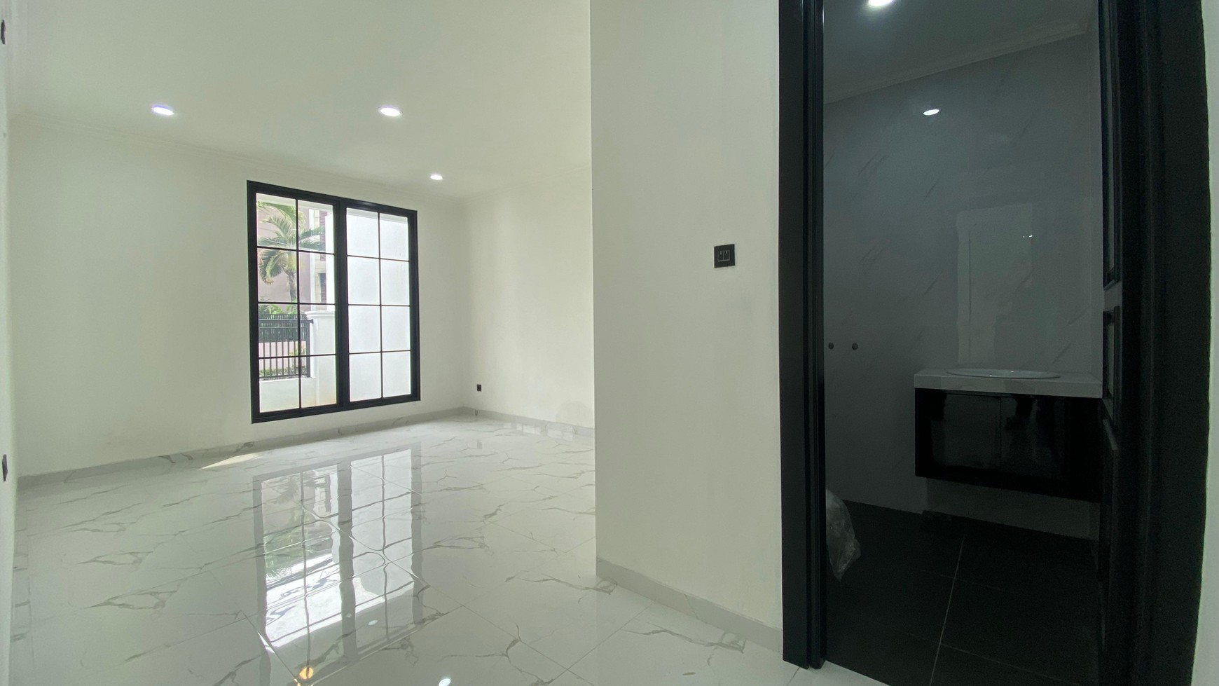 Rumah Minimalis Siap Huni di Bintaro Sektor 3 - Gaya American Classic