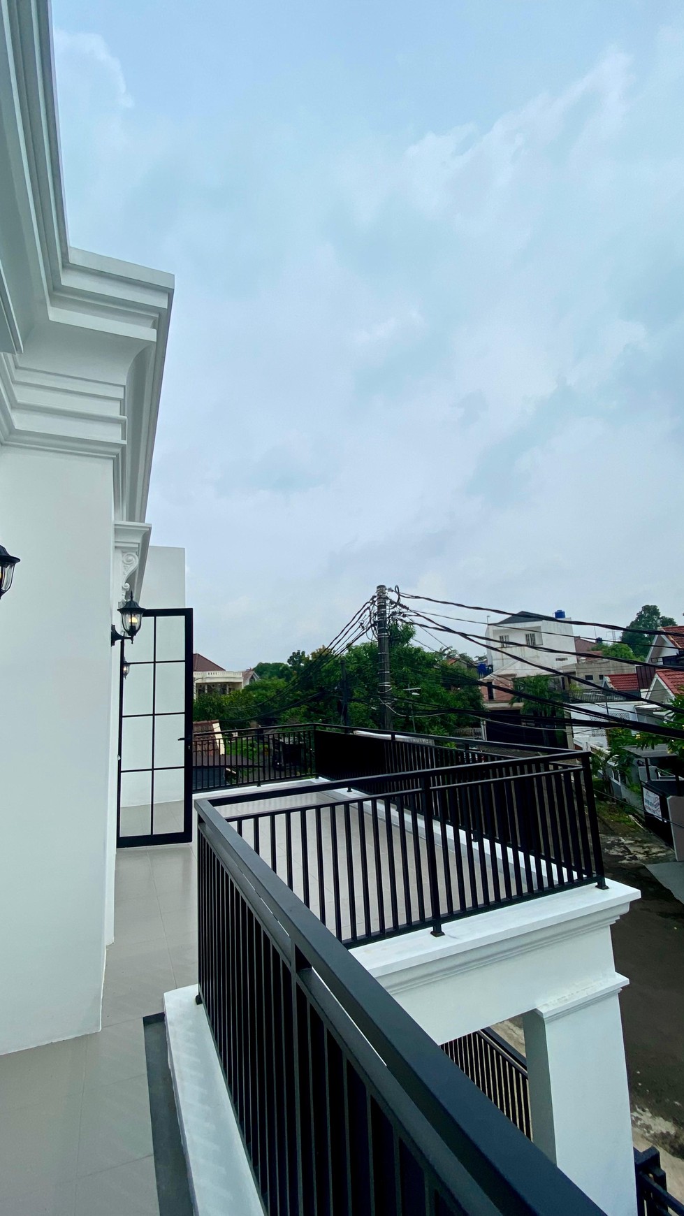 Rumah Minimalis Siap Huni di Bintaro Sektor 3 - Gaya American Classic