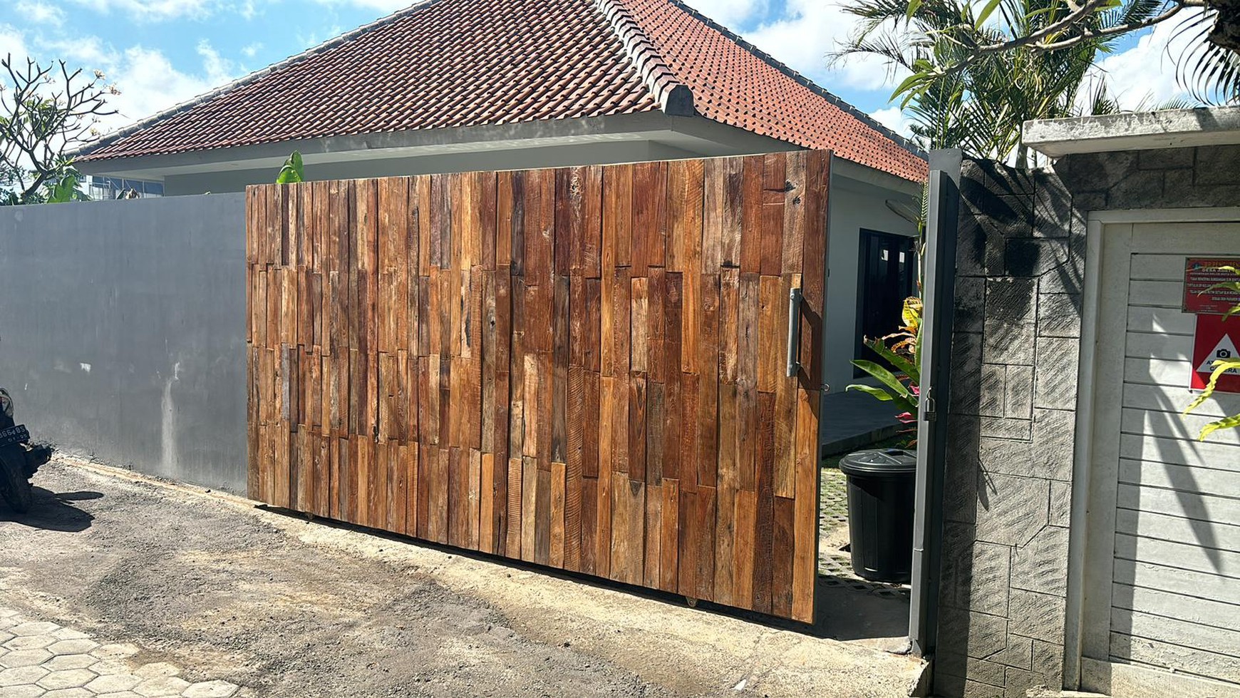 For Sale Leasehold - Brand new modern villa in Kedampang, Kerobokan Bali