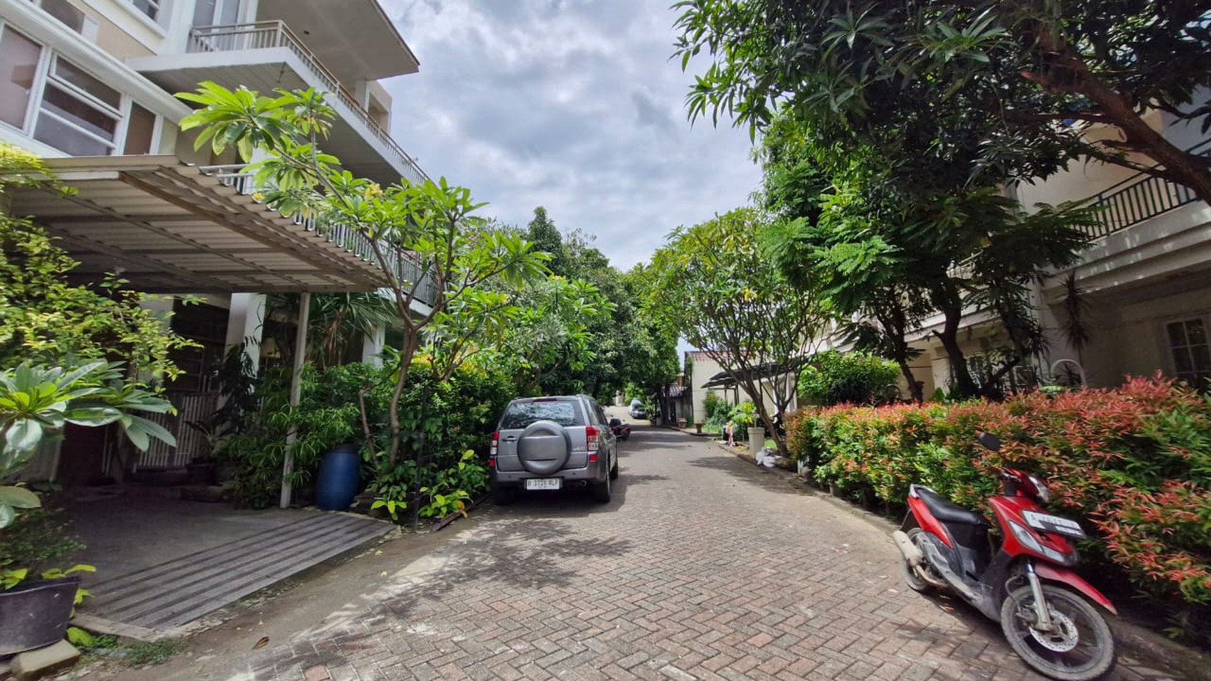 Di Jual Rumah minimalis tenang dan strategis di lokasi perumahan di Jl WR Supratman Komplek Cluster Villa Graha Hijau, Ciputat Timur.
