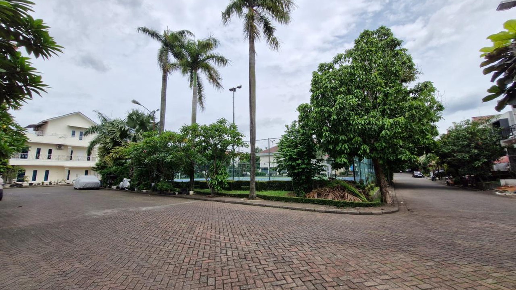 Di Jual Rumah minimalis tenang dan strategis di lokasi perumahan di Jl WR Supratman Komplek Cluster Villa Graha Hijau, Ciputat Timur.