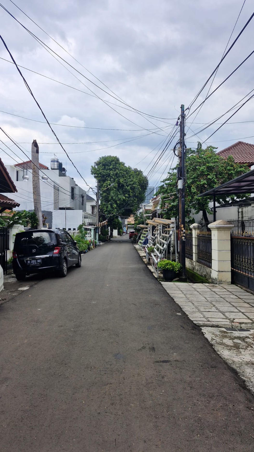 Di Jual Rumah lama terawat bebas banjir di lokasi Cempaka Putih Timur Jakarta Pusat