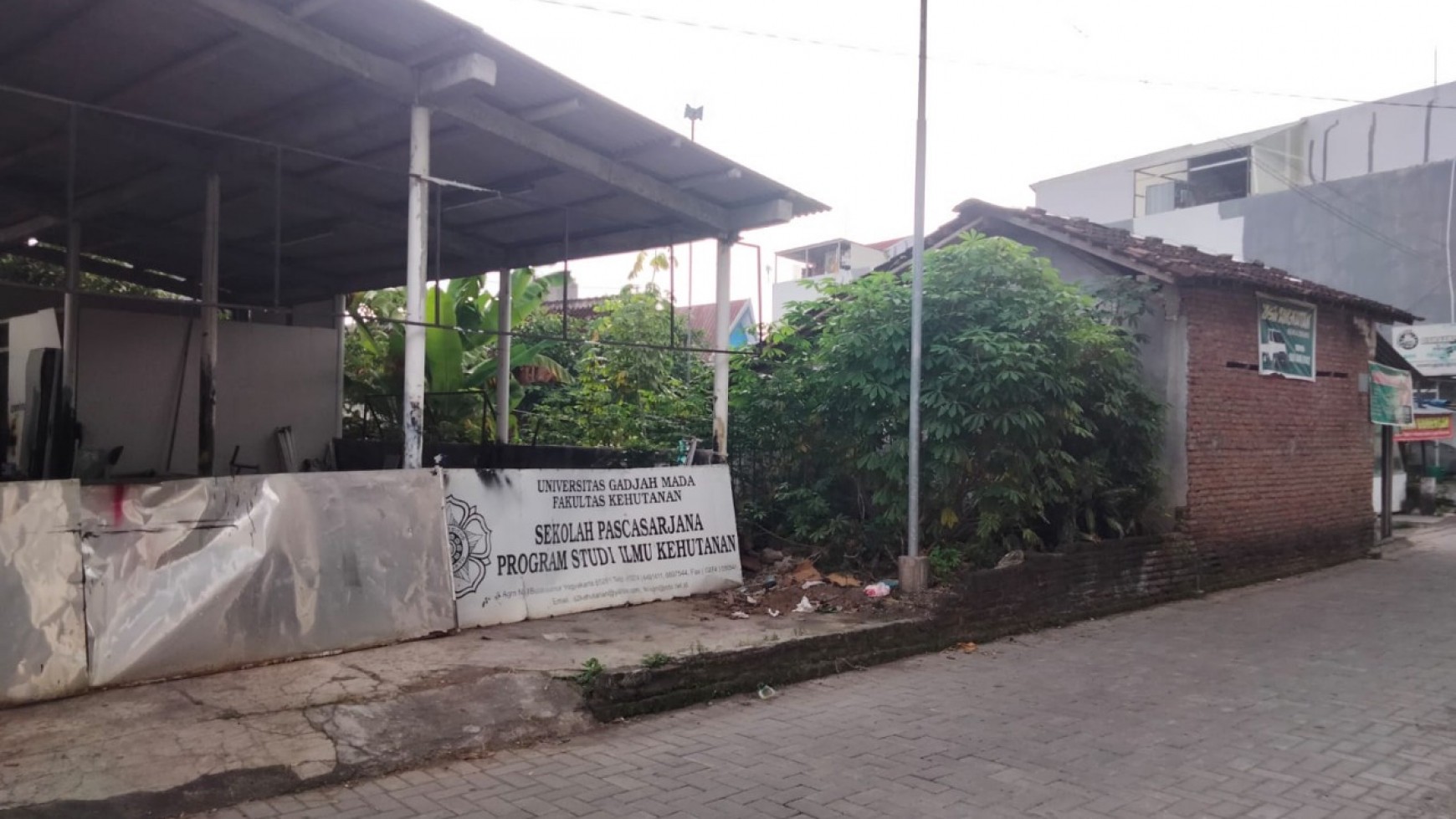 Tanah pekarangan dekat kampus UGM dan UNY Sleman Yogyakarta