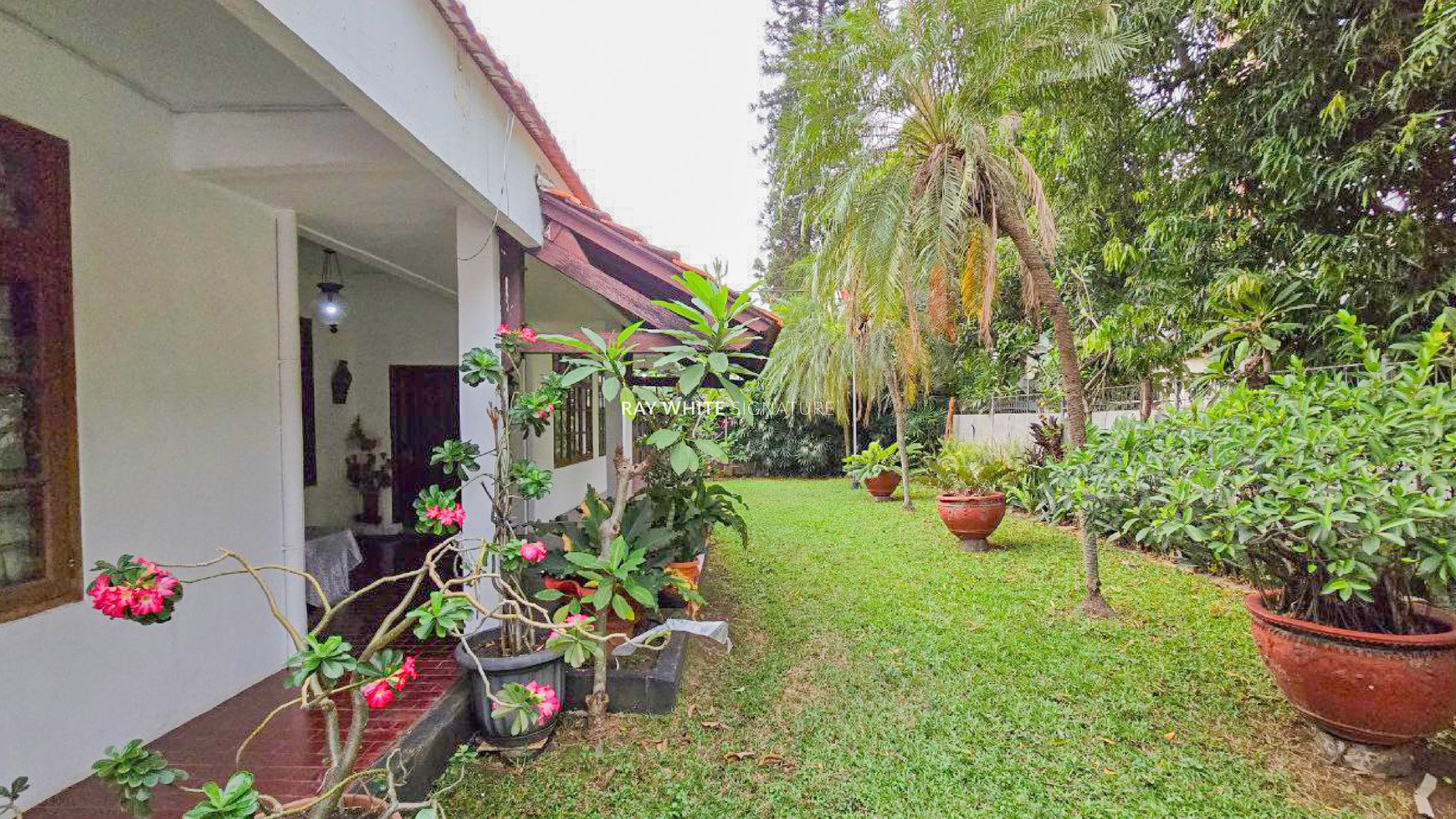 Dijual Rumah Pinggir Jalan di Kelapa Dua Raya Kebon Jeruk