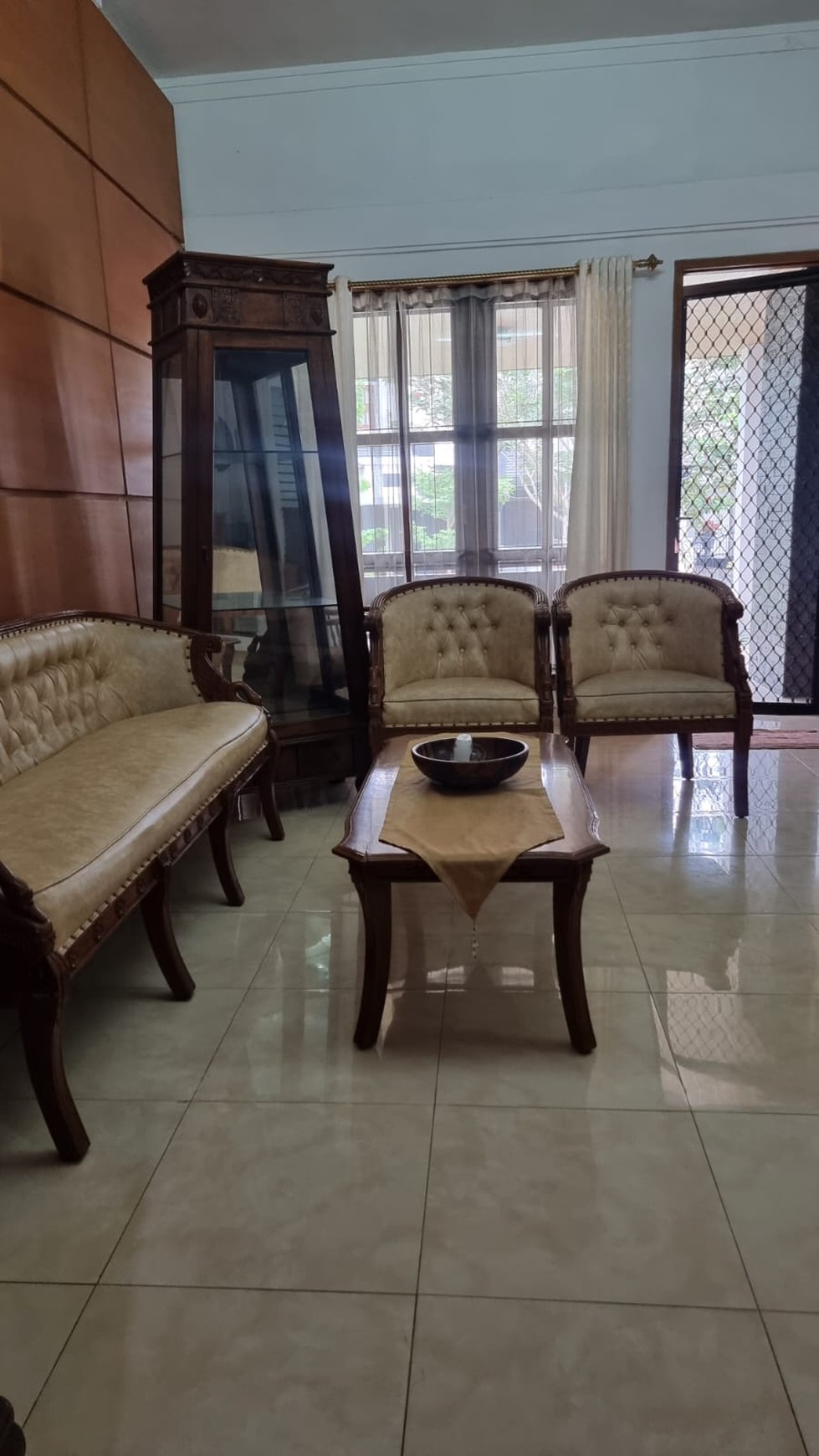 Rumah Bagus Lokasi Strategis Asri di Menteng Utama, Bintaro Sektor 7