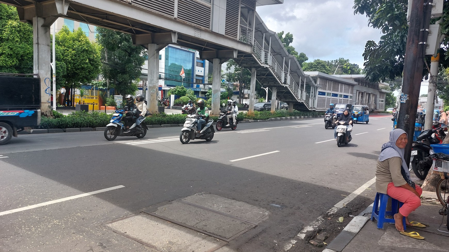 Kavling dipinggir jalan Raya Jatinegara Jakarta Timur