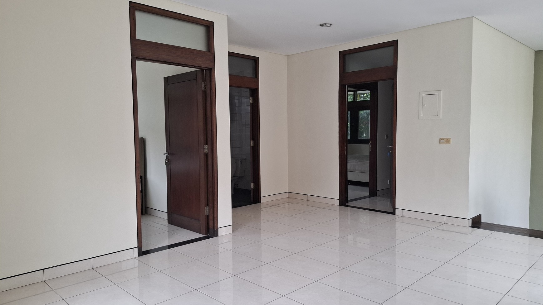 DISEWA RUMAH ASRI DAN NYAMAN DI AREA TEBET/KUNINGAN