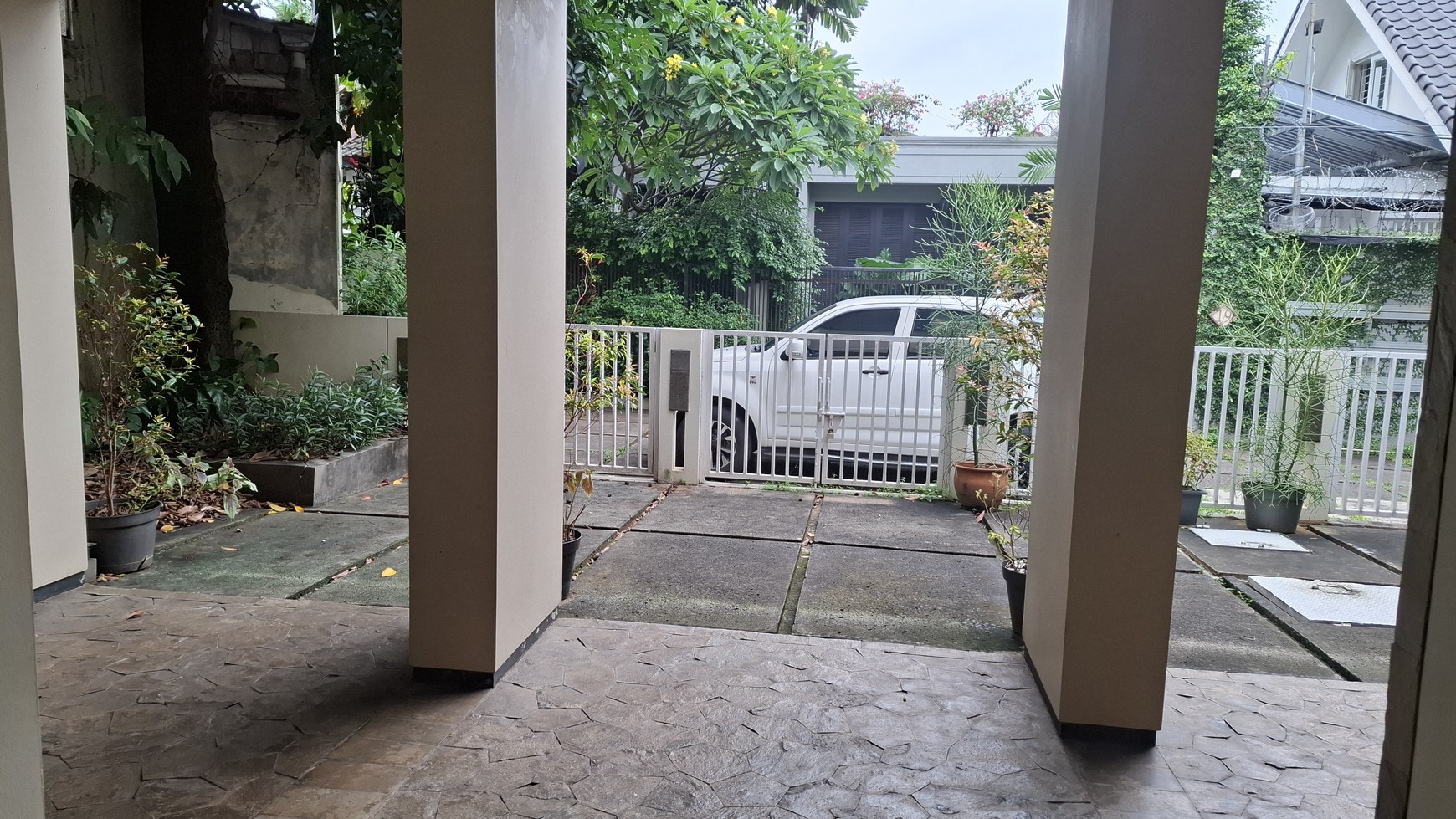 DISEWA RUMAH ASRI DAN NYAMAN DI AREA TEBET/KUNINGAN