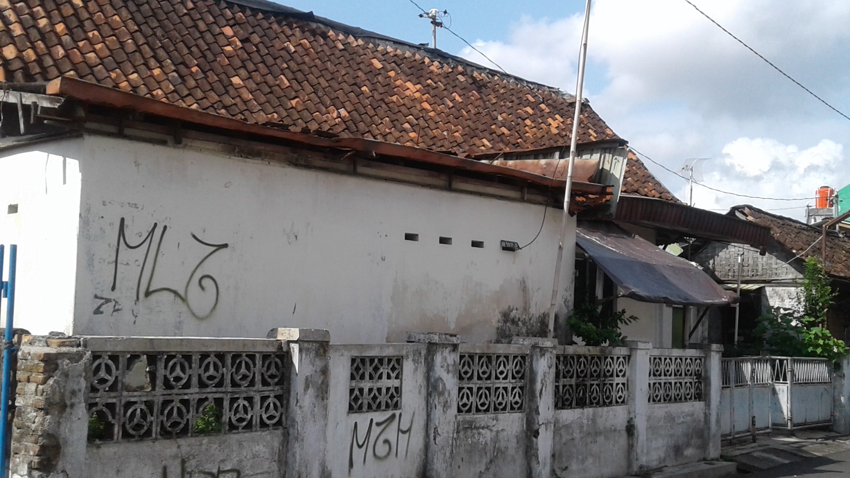 RUMAH TINGGAL , DI LOKASI STRTAEGIS, NOTOWINATAN, PAKUALAMAN