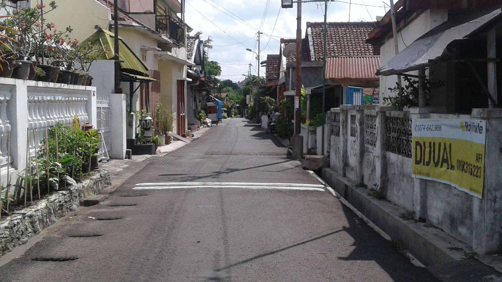 RUMAH TINGGAL , DI LOKASI STRTAEGIS, NOTOWINATAN, PAKUALAMAN