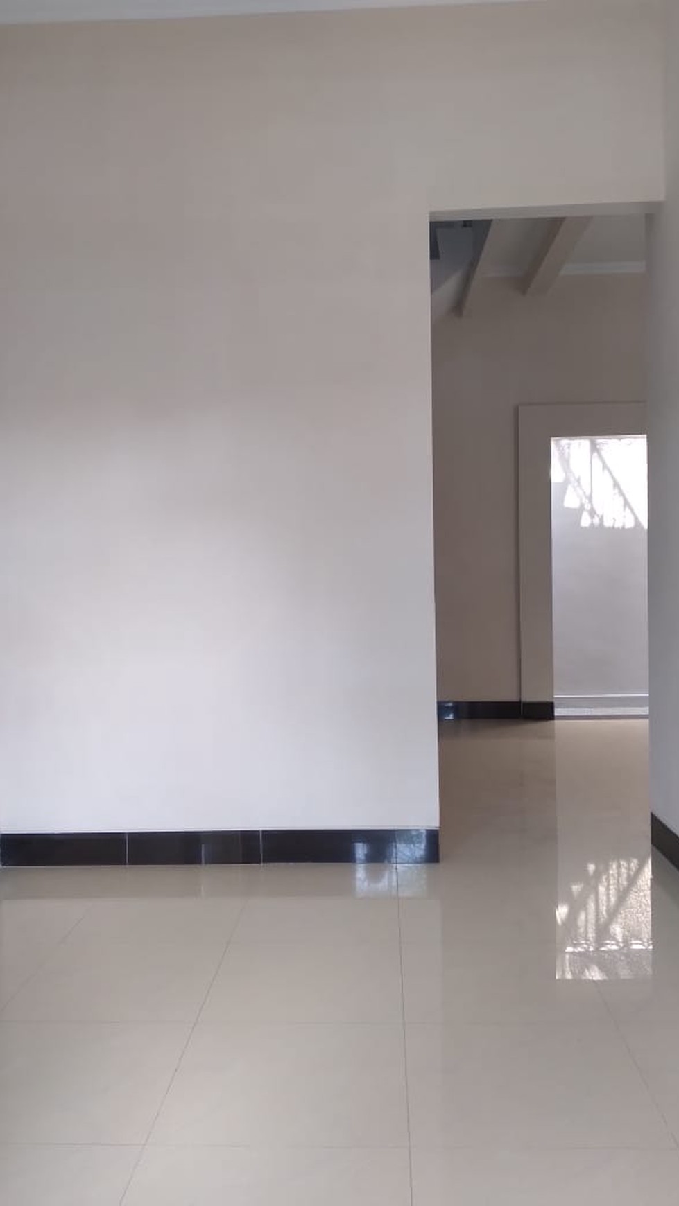 RUMAH MEWAH SEMI FURNISH SIAP HUNI DI MAGUWOHARJO YOGYA