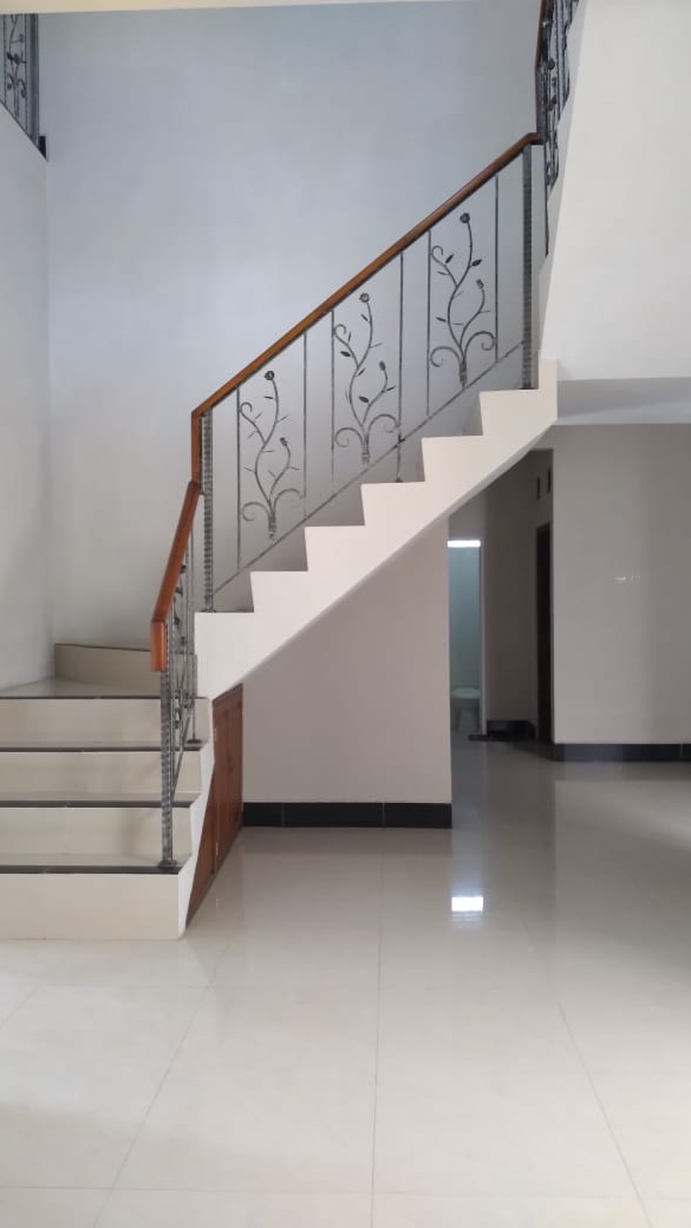RUMAH MEWAH SEMI FURNISH SIAP HUNI DI MAGUWOHARJO YOGYA