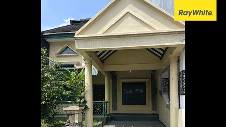 Rumah 2,5 Lantai di Kota Wisata, Cibubur