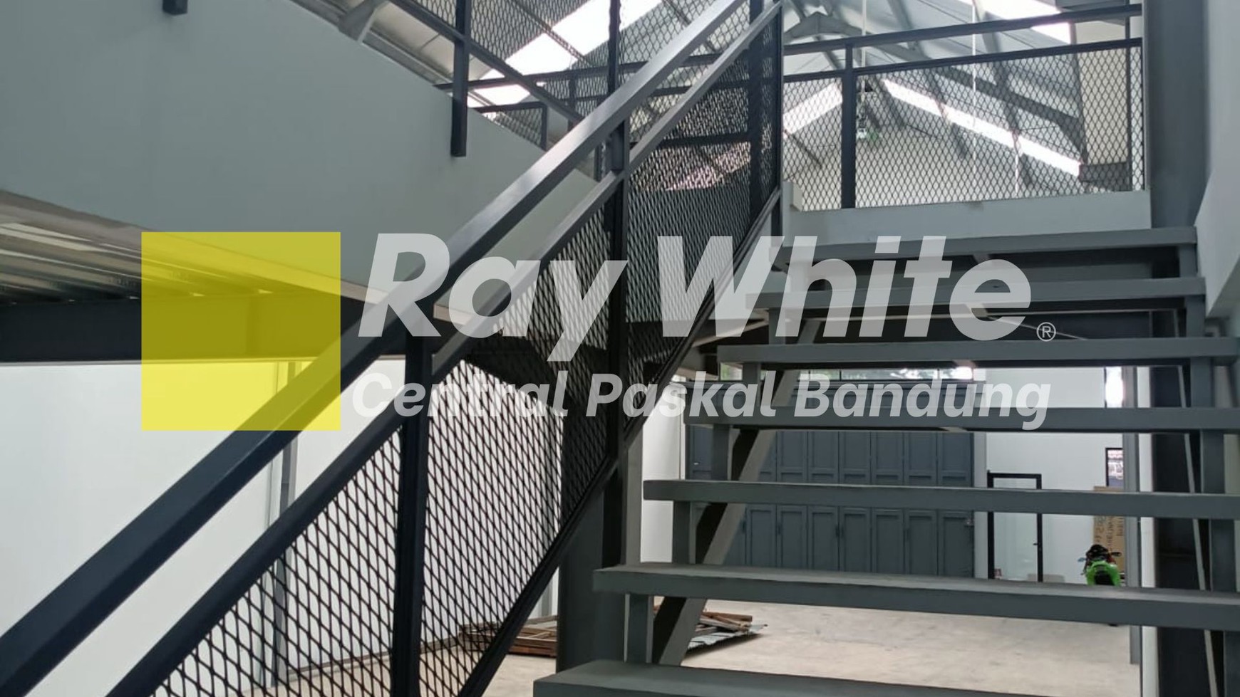 Gudang Baru Mezzanine di Mainroad Ciateul Tengah Kota Bandung