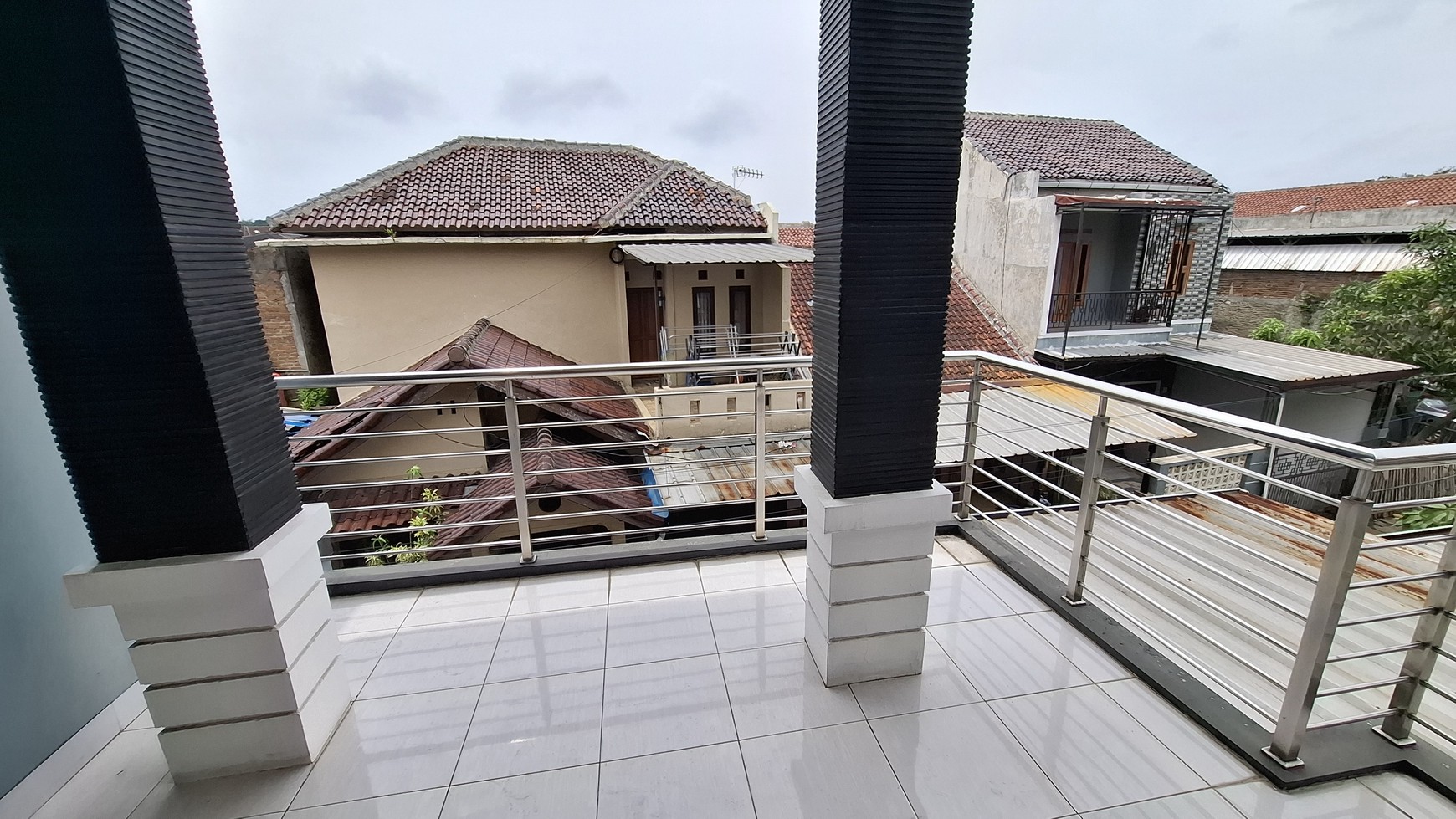 Rumah Kos Kosan 2 Lantai , dekat Kampus , Kantor Pem Prov Jabar