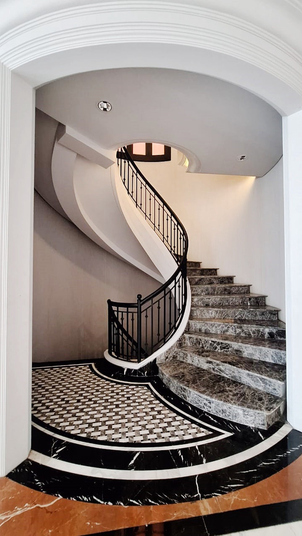 Rumah Mewah,ada kolam renang di Pondok Indah Jakarta Selatan.