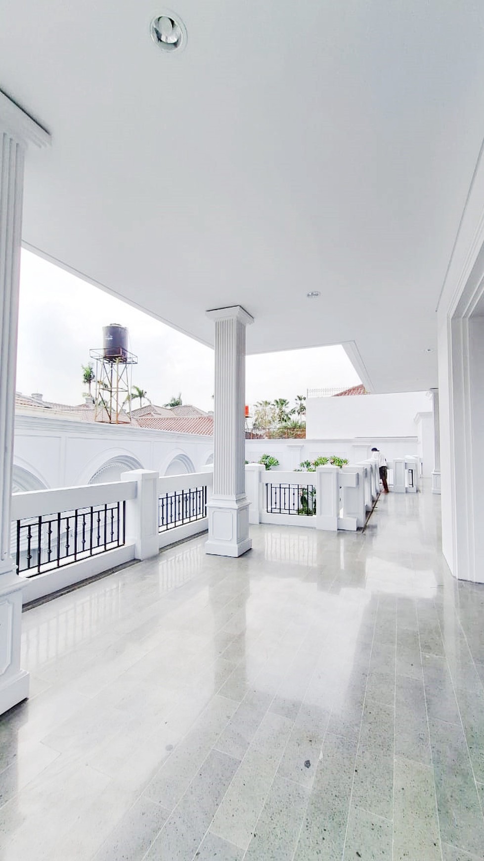 Rumah Mewah,ada kolam renang di Pondok Indah Jakarta Selatan.