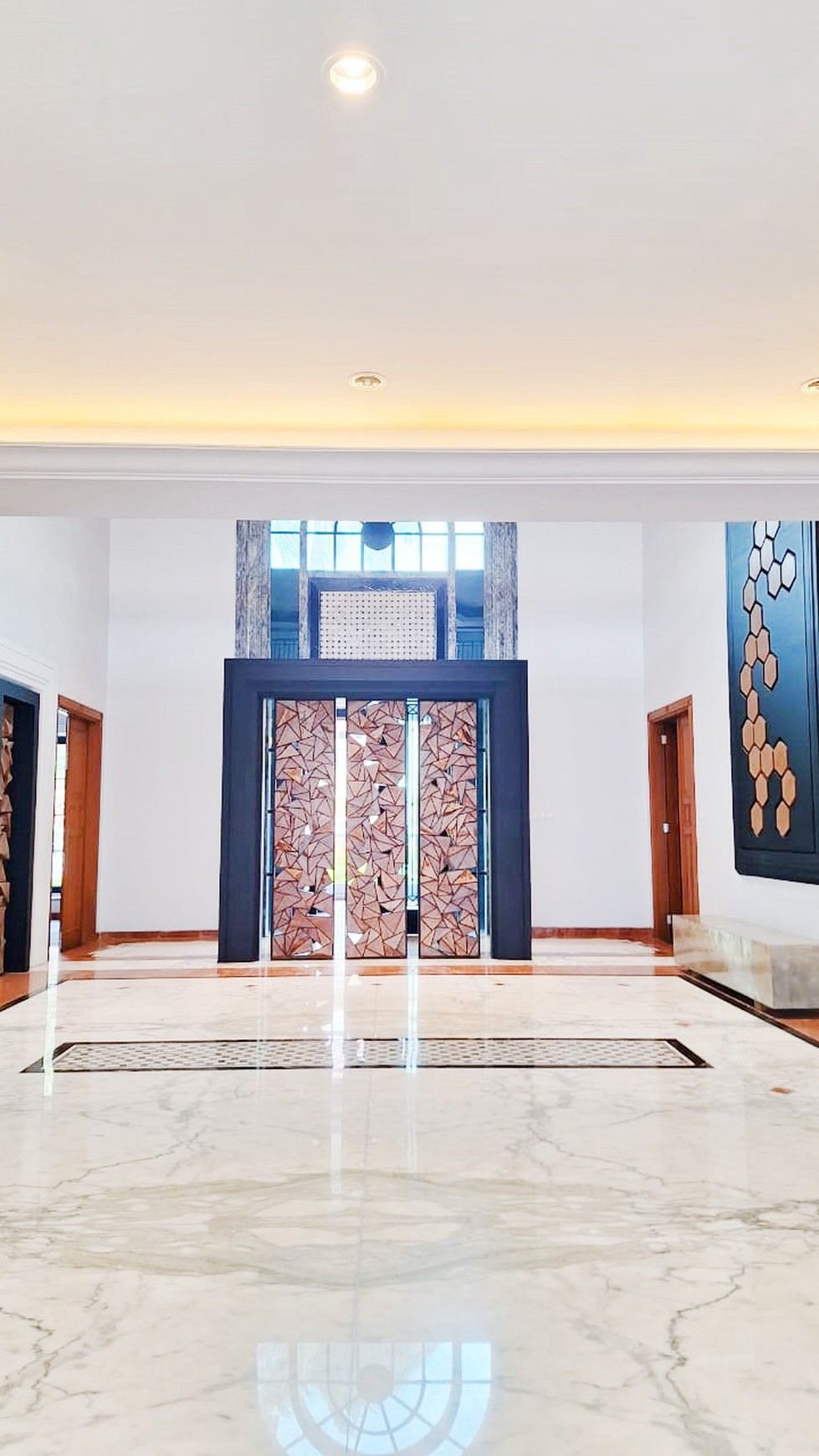 Rumah Mewah,ada kolam renang di Pondok Indah Jakarta Selatan.