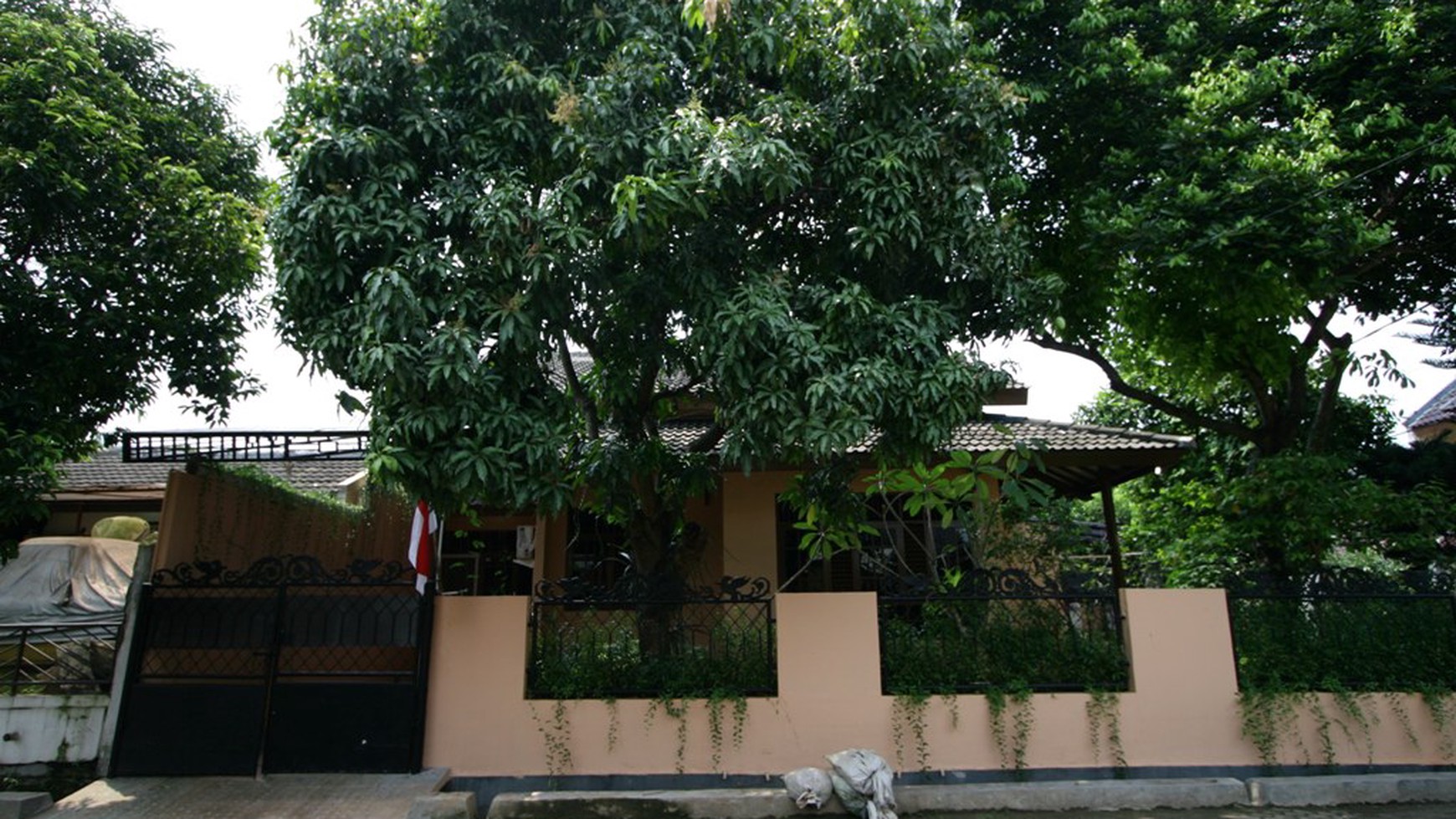 Rumah siap huni di Cirendeu.
