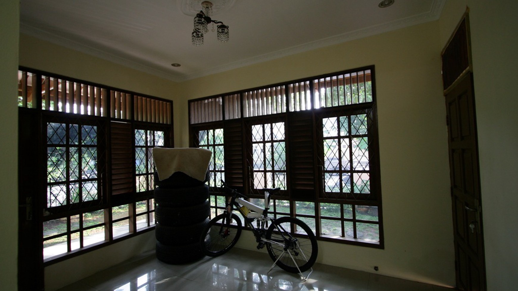 Rumah siap huni di Cirendeu.