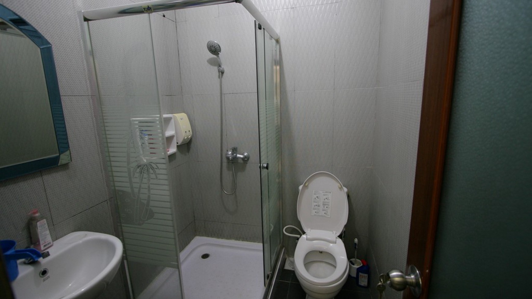 Rumah siap huni di Cirendeu.