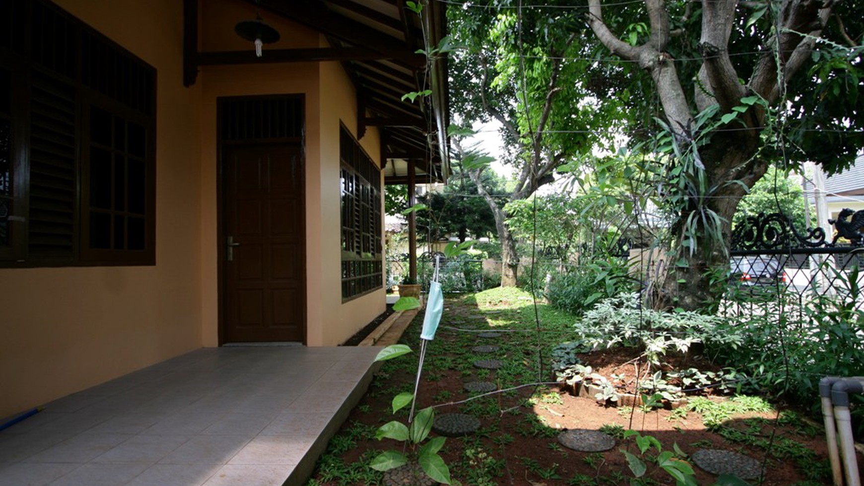 Rumah siap huni di Cirendeu.