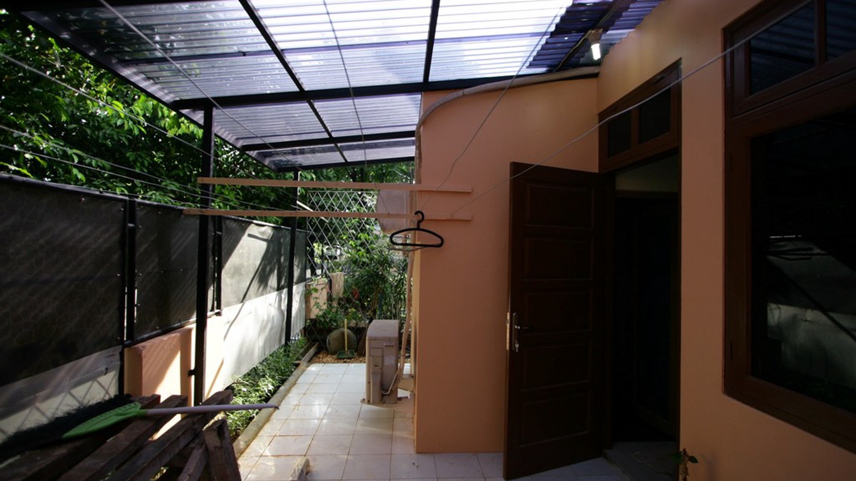 Rumah siap huni di Cirendeu.