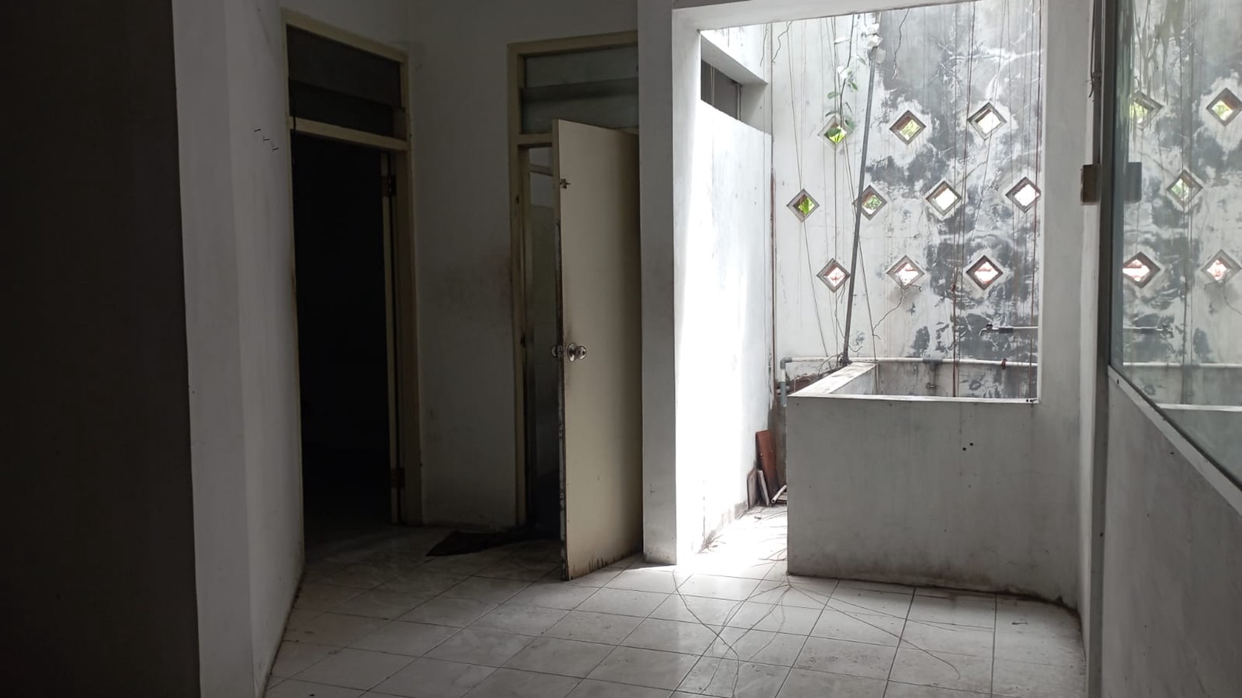 Ruang Usaha 3 Lantai Pusat Bisnis / Niaga Jl Kyai Mojo Tegalrejo Yogyakarta
