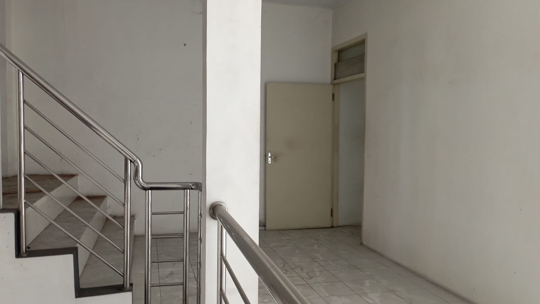 Ruang Usaha 3 Lantai Pusat Bisnis / Niaga Jl Kyai Mojo Tegalrejo Yogyakarta