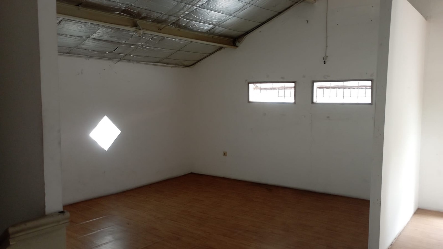 Ruang Usaha 3 Lantai Pusat Bisnis / Niaga Jl Kyai Mojo Tegalrejo Yogyakarta