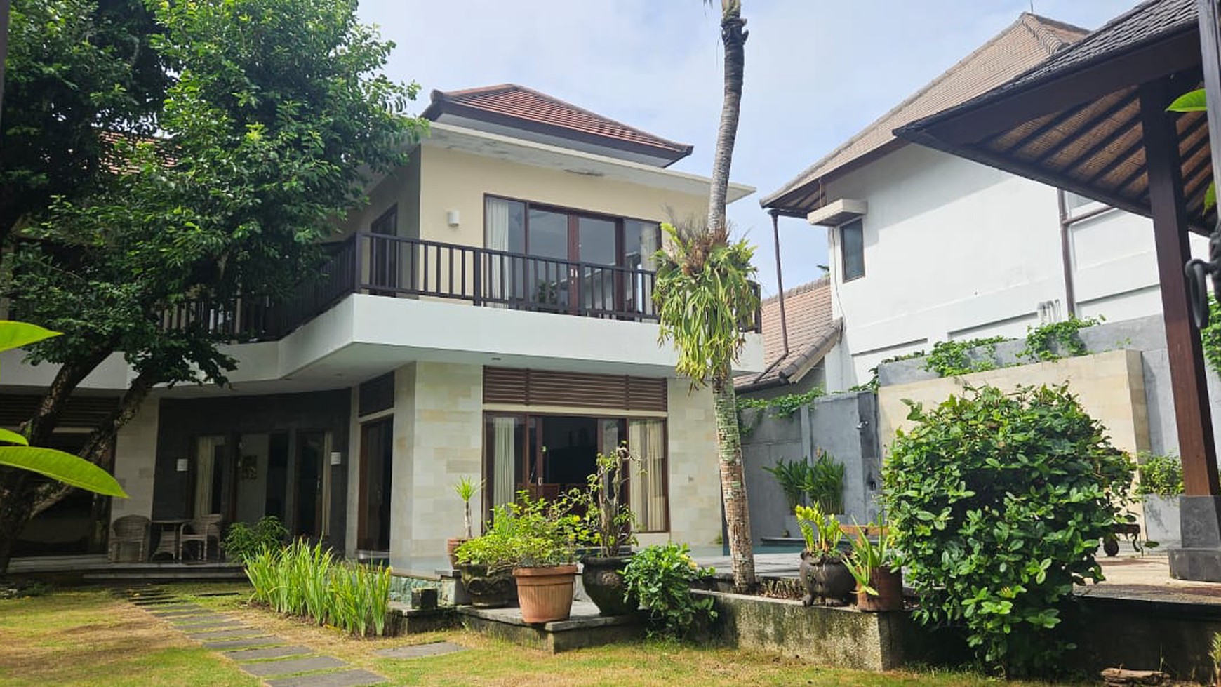 For Sale & For Rent Spacious 3 Bedrooms Villa in Ungasan