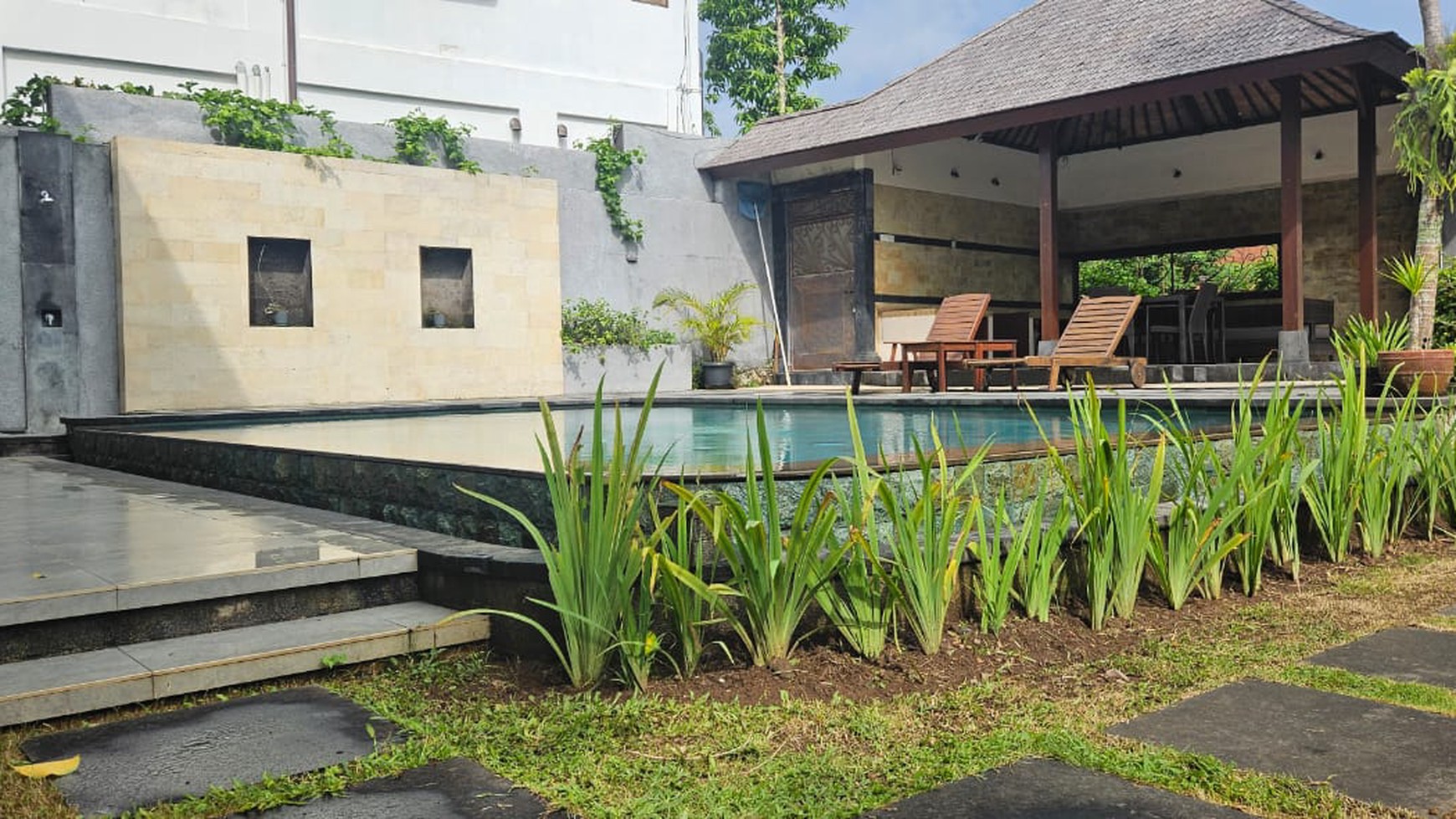 For Sale & For Rent Spacious 3 Bedrooms Villa in Ungasan