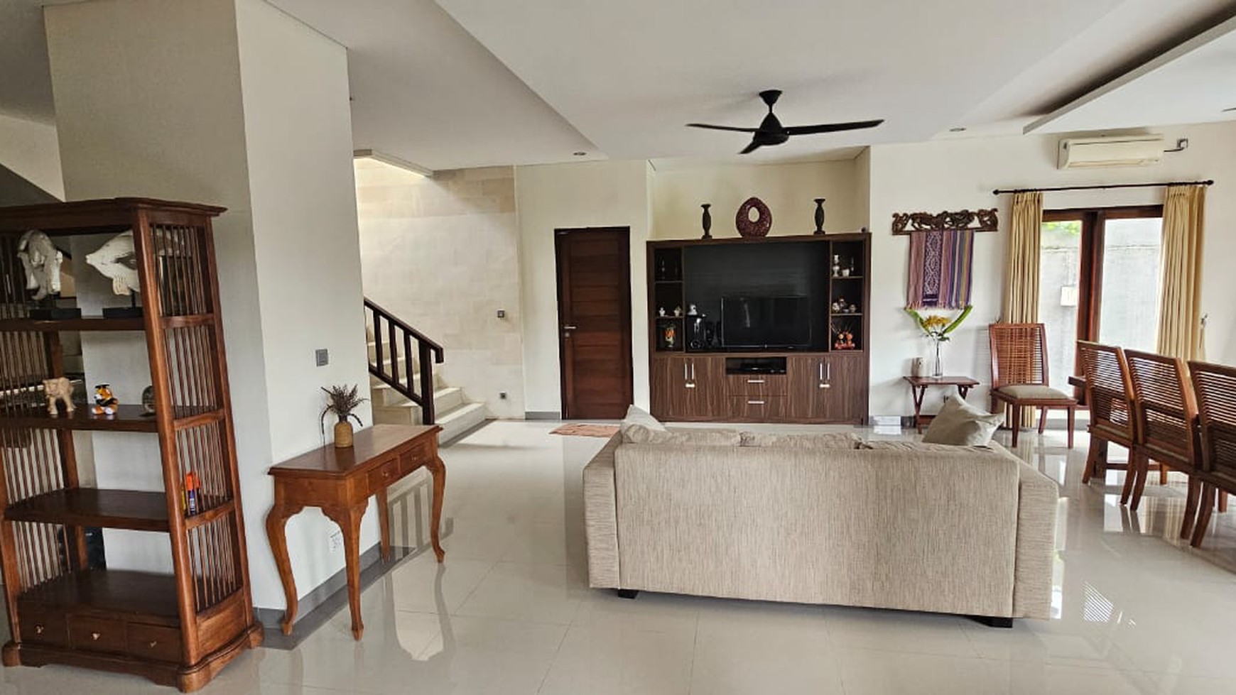 For Sale & For Rent Spacious 3 Bedrooms Villa in Ungasan