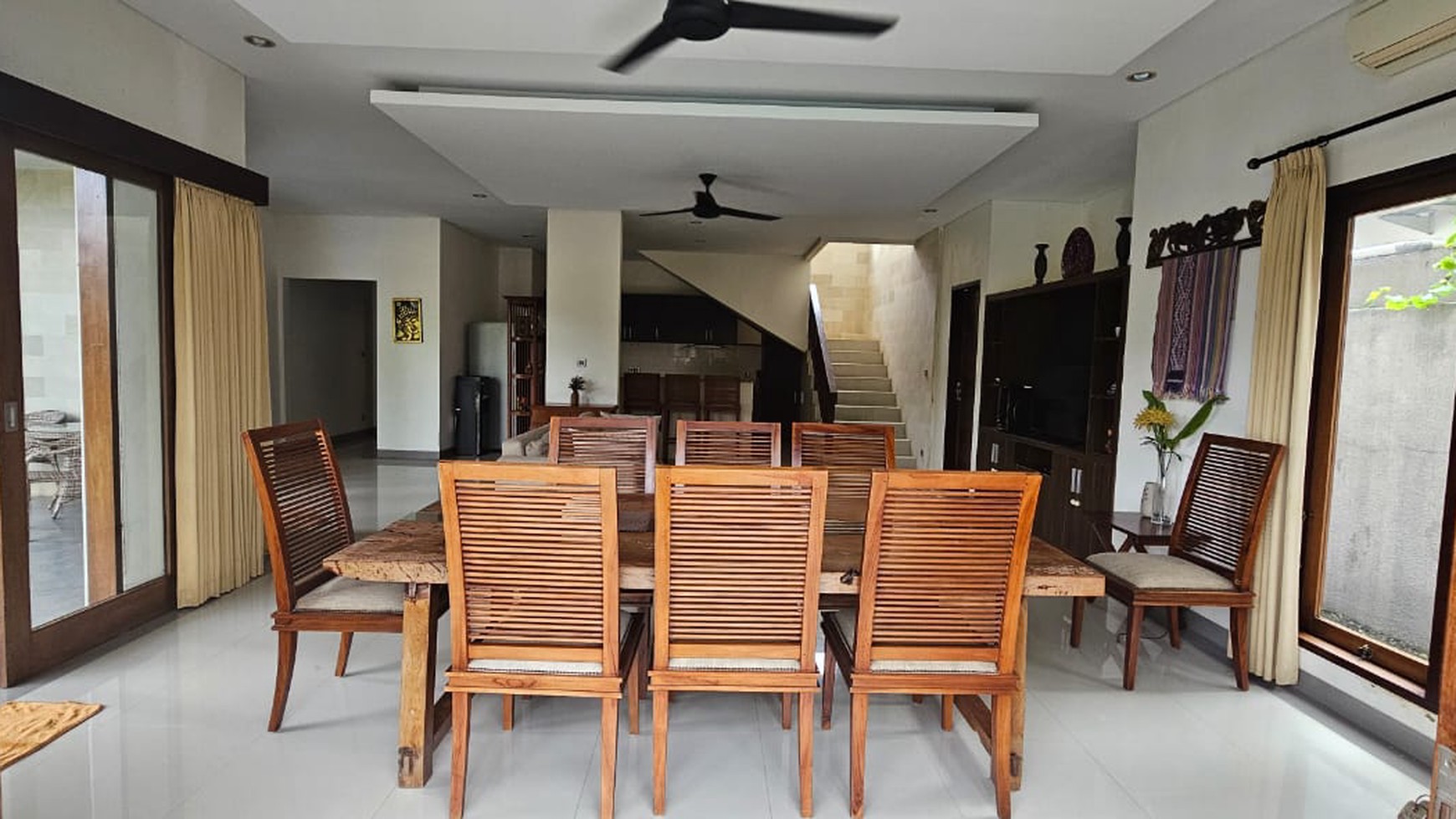 For Sale & For Rent Spacious 3 Bedrooms Villa in Ungasan