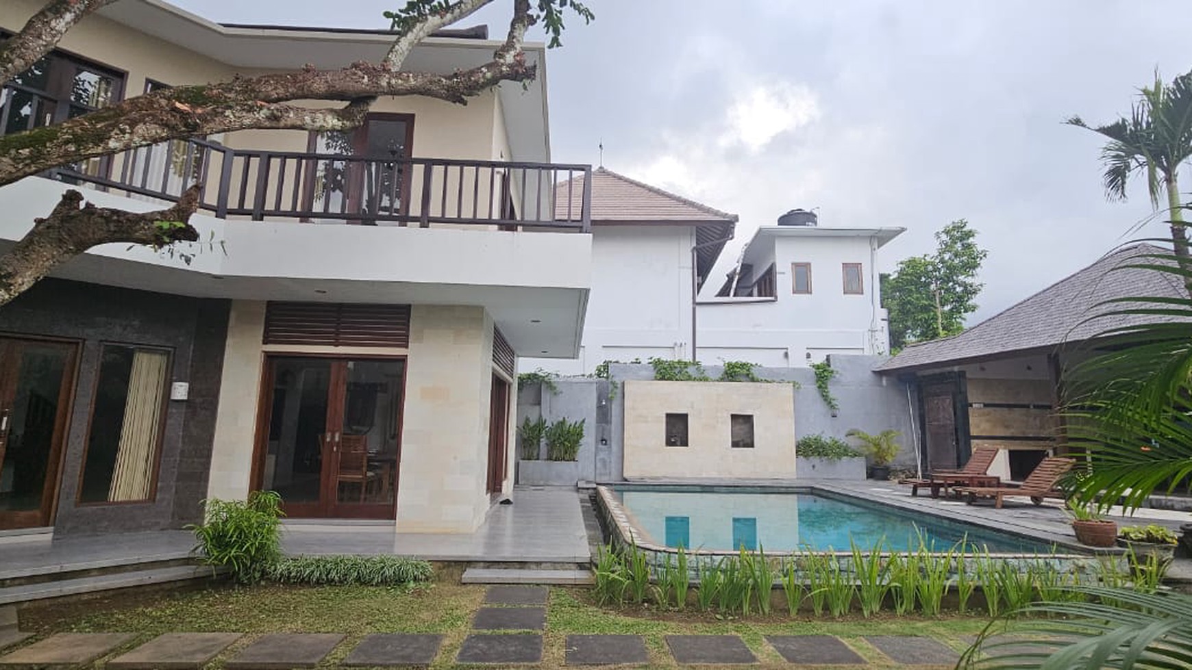 For Sale & For Rent Spacious 3 Bedrooms Villa in Ungasan