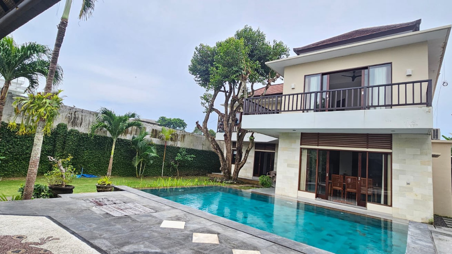 For Sale & For Rent Spacious 3 Bedrooms Villa in Ungasan