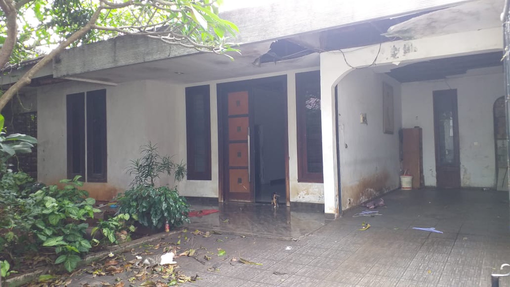 Dijual tanah beserta bangunan akses lokasi sangat strategis di Kemang 