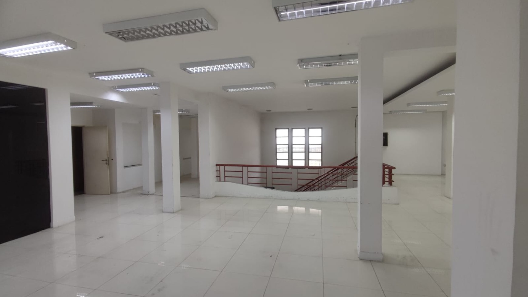 Disewakan Tempat Usaha Komersial Jl. Raya Gubeng, Surabaya