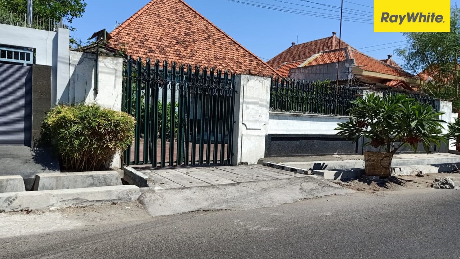 Dijual Rumah SHM di Jalan Wuni Ketabang Genteng Surabaya Pusat