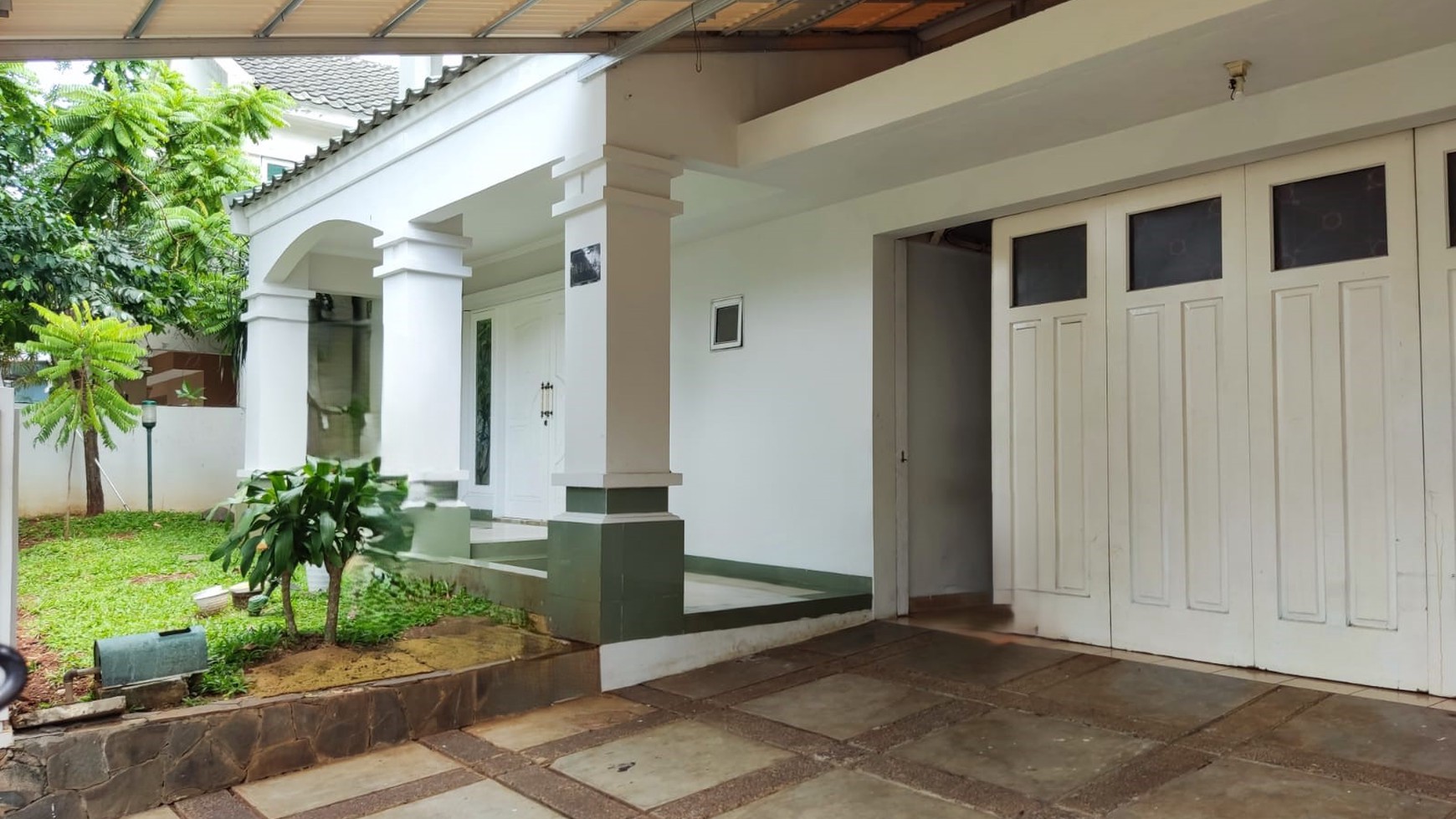 Rumah dengan Halaman Luas di Puspita Loka