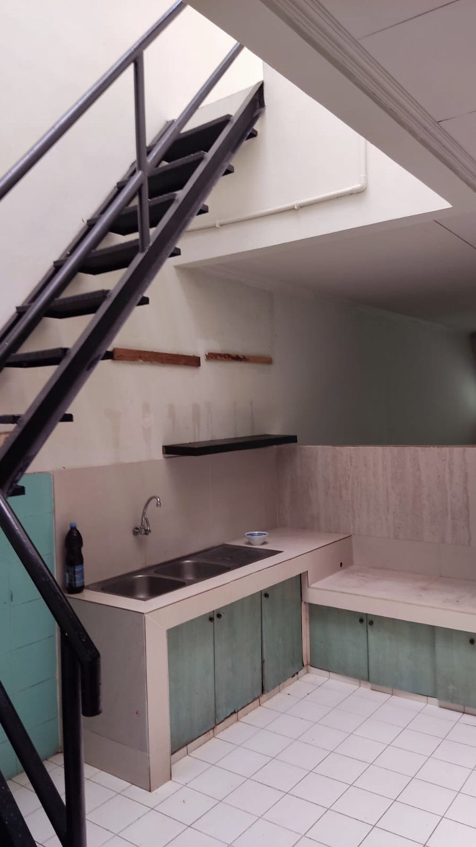 Rumah dengan Halaman Luas di Puspita Loka