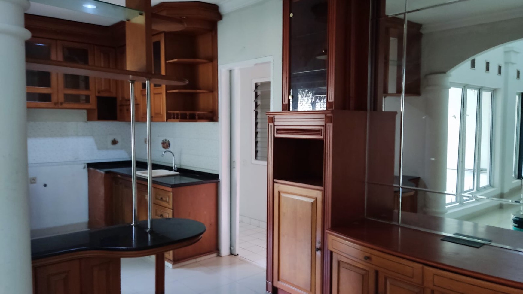 Rumah dengan Halaman Luas di Puspita Loka