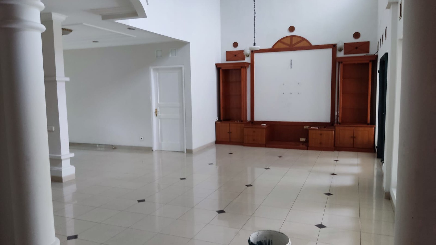 Rumah dengan Halaman Luas di Puspita Loka