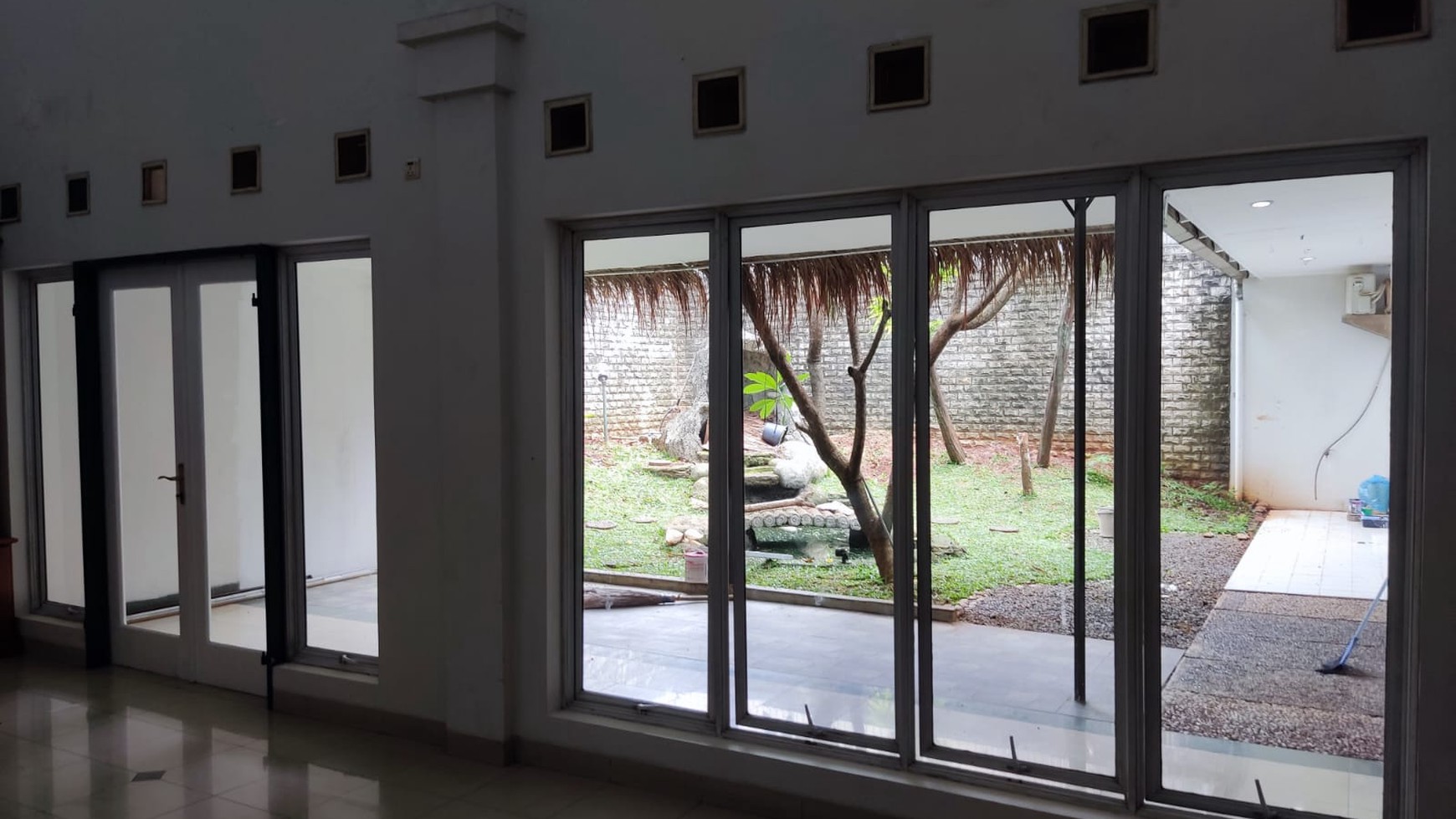 Rumah dengan Halaman Luas di Puspita Loka