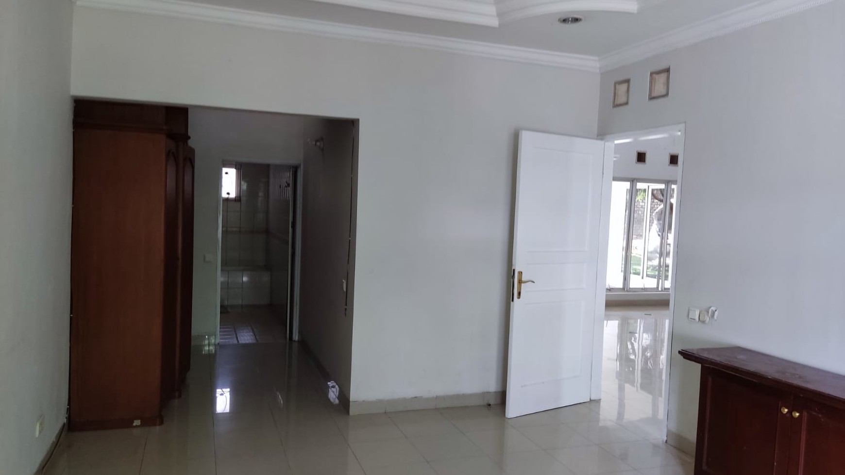 Rumah dengan Halaman Luas di Puspita Loka