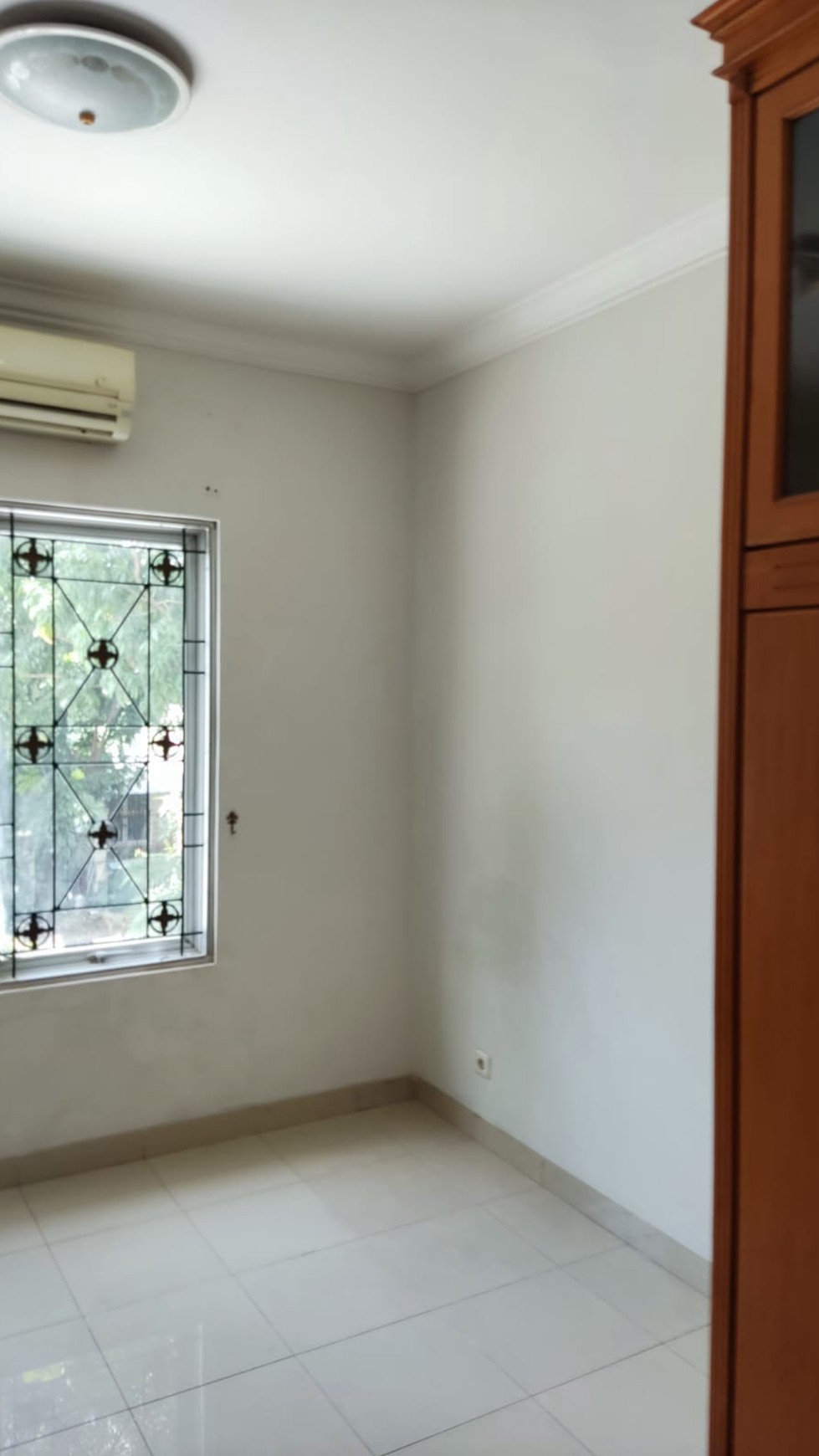 Rumah dengan Halaman Luas di Puspita Loka