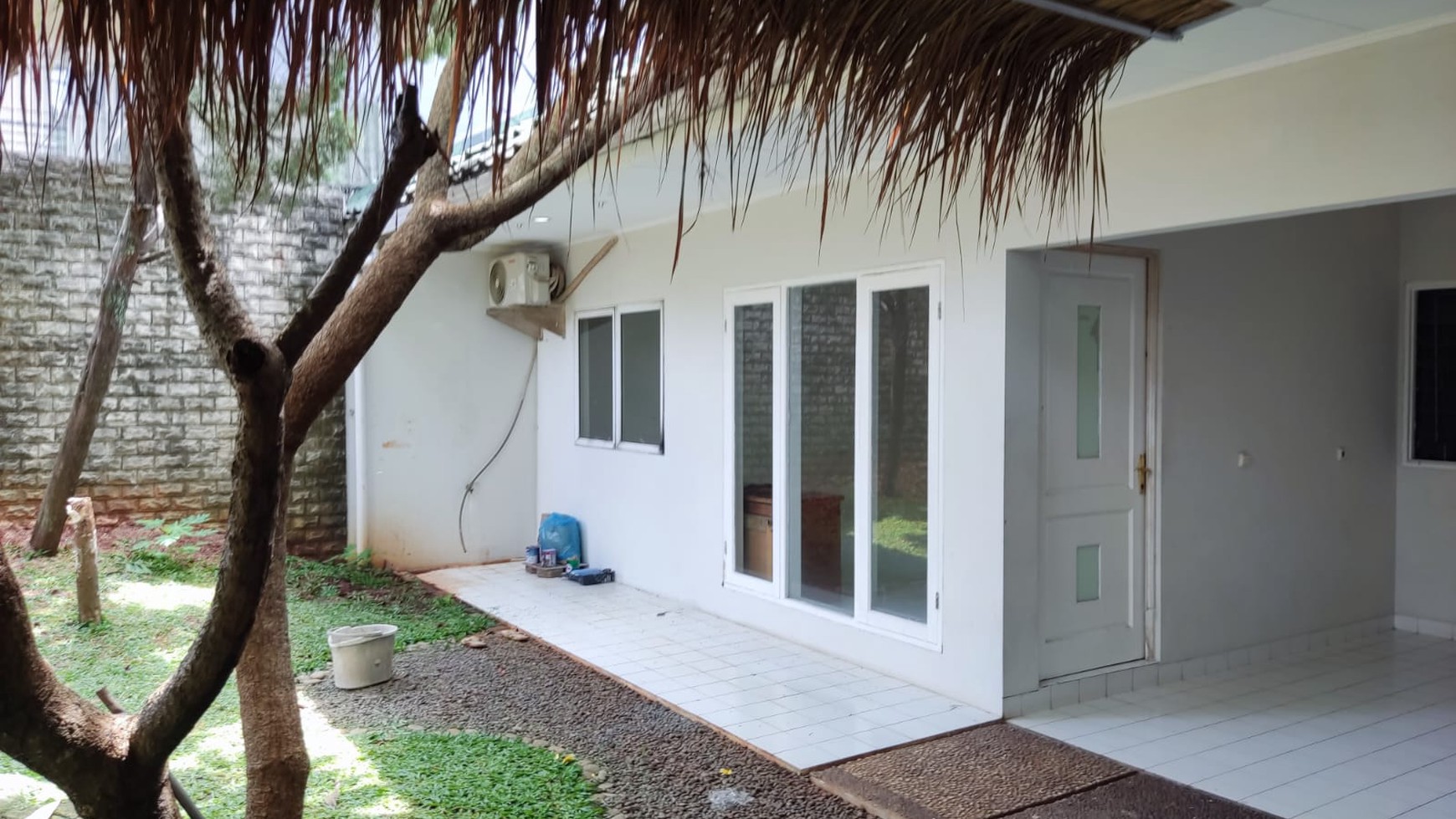 Rumah dengan Halaman Luas di Puspita Loka