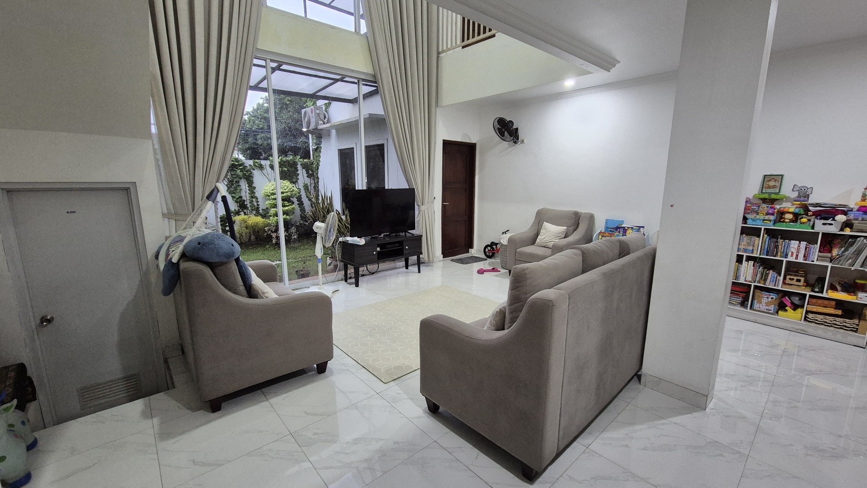 Rumah bagus, Fully furnished bebas banjir, lokasi strategis di Pamulang