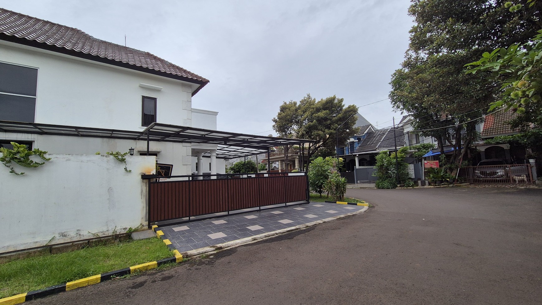 Rumah idaman nyaman Fully furnished bebas banjir, lokasi strategis Griya Jakarta Pamulang Tangsel. 